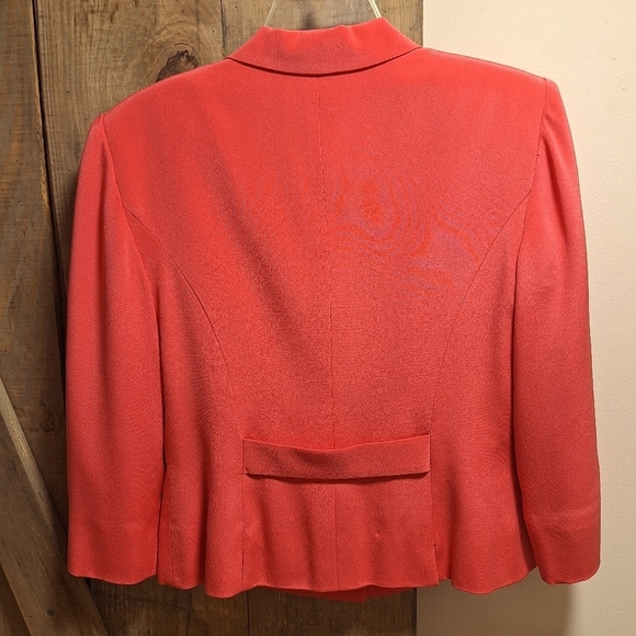 A Maggy London petites 100% silk pant suit in a 12" waist, 18" PTP, 20.5" length - Picture 4 of 12